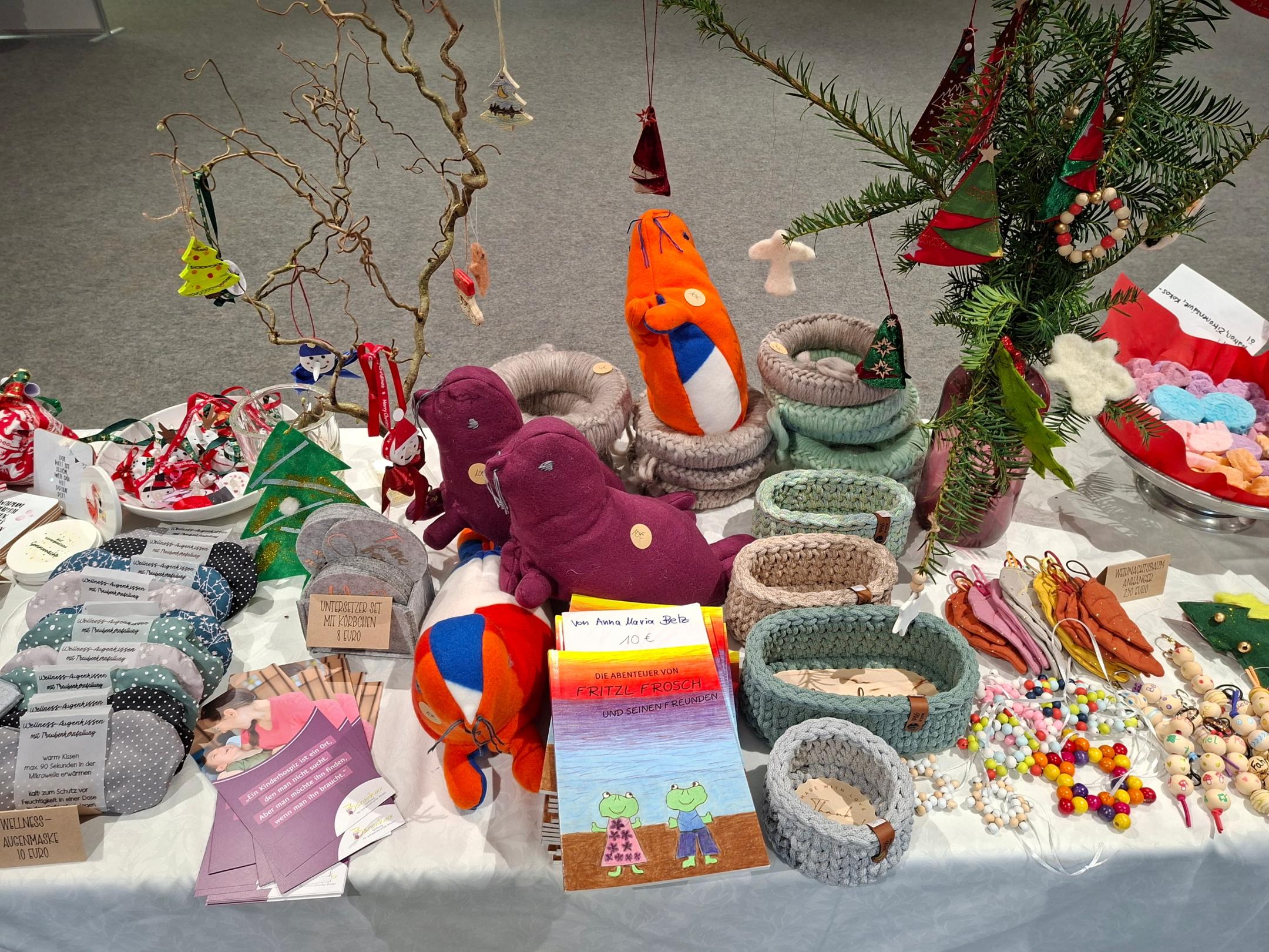 Ein Blick auf den Basartisch.